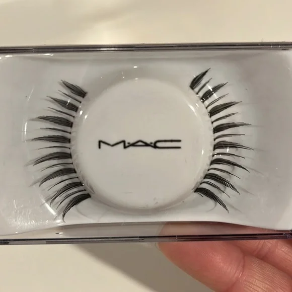 MAC Lashes - Picture 2 of 5